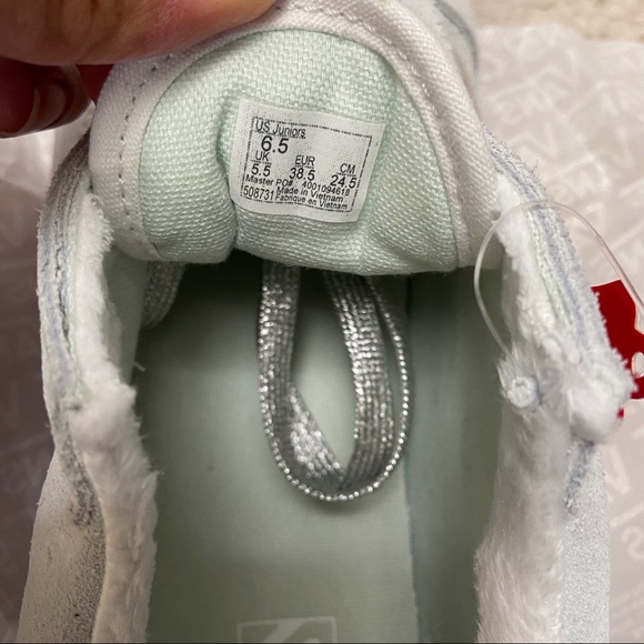 NWT Vans Old School Faux Shearling Lined Sneakers - Picture 9 of 10